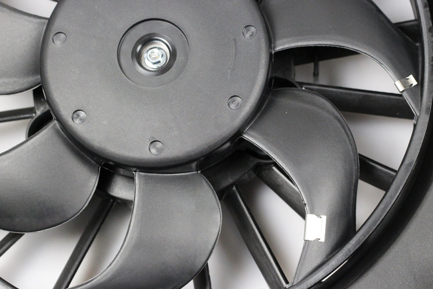 BOXI 620-042 4677695AA Dual Radiator and Condenser Fan Assembly Fit for 2005-2007 for Chrysl-er — product photo 3