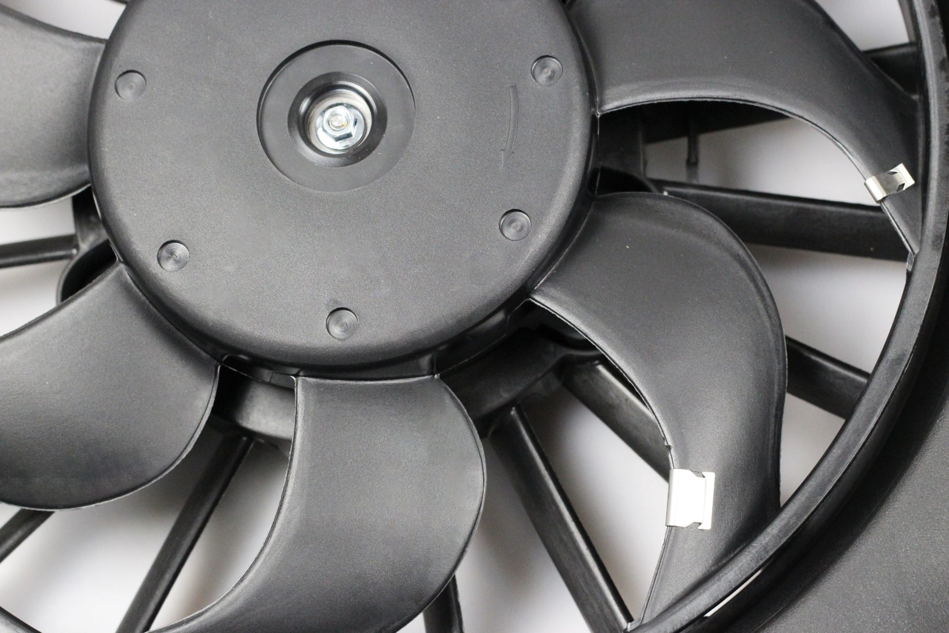 BOXI 620-042 4677695AA Dual Radiator and Condenser Fan Assembly Fit for 2005-2007 for Chrysl-er — product photo 3