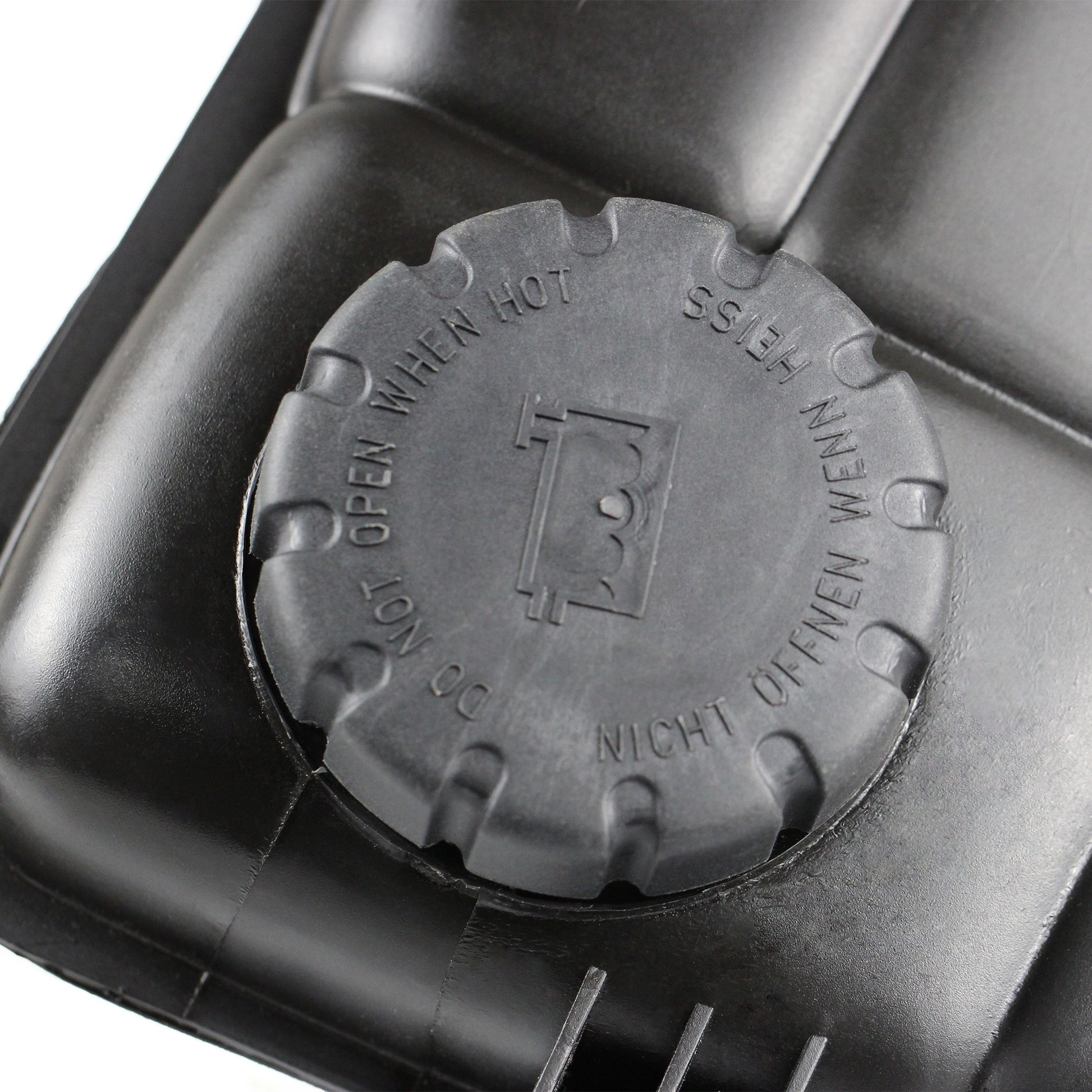 BOXI Coolant Reservoir Overflow Expansion Bottle Tank With Cap For Mercedes-Benz C230 C240 C280 C32 — product photo 4