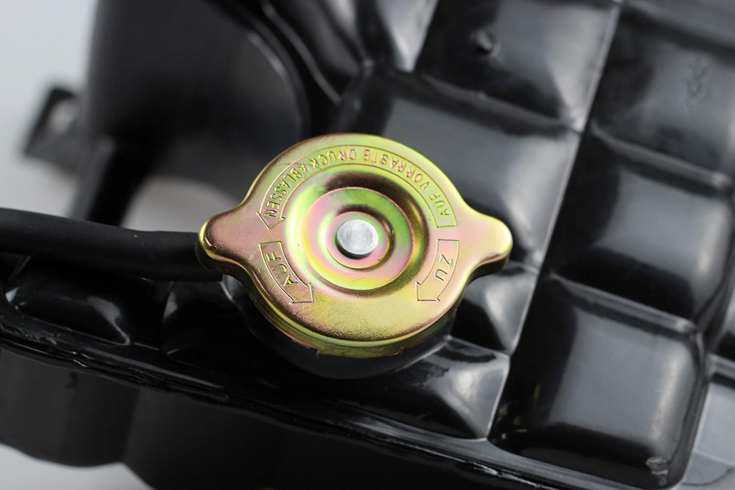 BOXI Coolant Reservoir Bottle Tank With Cap For Cadillac DeVille 1996-1999 — product photo 4